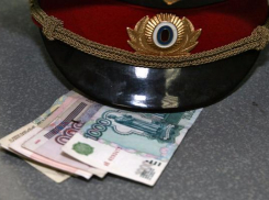 Сотрудник ГИБДД потребовал с доцента кафедры 600 000 рублей за «решение его проблем с законом»