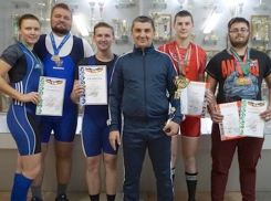 Новочеркасские спортсмены успешно выступили на областном чемпионате по пауэрлифтингу