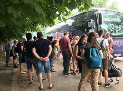 Юные новочеркасцы отправились на бесплатный отдых у моря