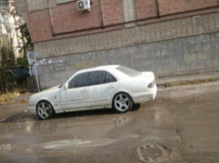  Оставленный Mercedes стал причиной паники жителей Новочеркасска