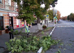 В Новочеркасске устраняют последствия непогоды