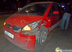 В Новочеркасске две иномарки не поместились на площади Троицкой