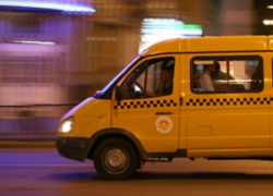 В Новочеркасске маршрутка с пассажирами перевернулась на обочину