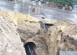 В Новочеркасске провели замену магистрального водопровода под центральной улицей без ее разрытия