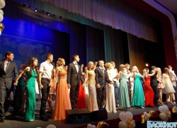 Большой фоторепортаж: В Новочеркасске прошел бал выпускников-отличников