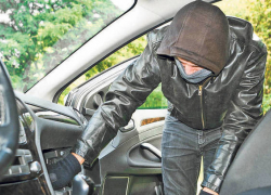 5 лет на нарах грозит новочеркасцу за кражу видеорегистратора 