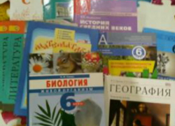 «В Новочеркасске нет денег на учебники?», - спрашивает мама школьника