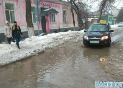 Не убранный от снега Новочеркасск поплыл с приходом оттепели