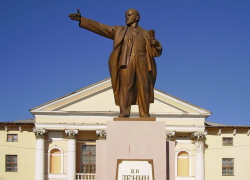 Администрация Новочеркасска ищет хозяина памятника Ленину