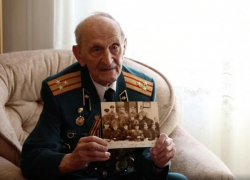 В Новочеркасске 99-летний ветеран ВОВ провел дистанционный урок мужества 