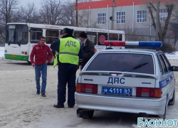 В Новочеркасске рейсовый автобус переехал женщину с ребенком