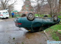 В Новочеркасске ВАЗ-2110 перевернулся из-за неисправности рулевой системы