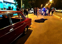 В Новочеркасске лежащего на дороге мужчину переехал автомобиль