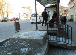 Вандалы разгромили автобусную остановку