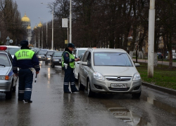 Новочеркасский водитель вместо штрафа получил от автоинспекторов подарок