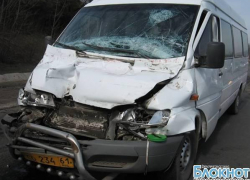 На трассе возле Новочеркасска маршрутка попала в ДТП с грузовиком