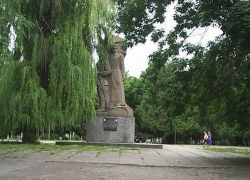 В Новочеркасске демонтируют памятник казакам-революционерам