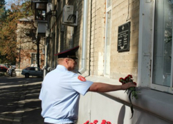 Память расстрелянных кровожадными преступниками правоохранителей почтили в Новочеркасске