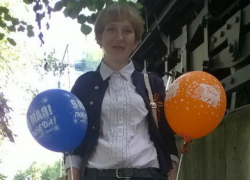 Девушка с серо-голубыми глазами в темной водолазке пропала в Новочеркасске