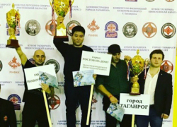 13 медалей привезли новочеркасские каратисты из Таганрога