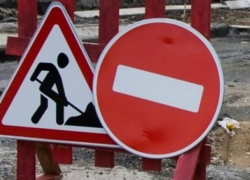 Из-за аварии на водоводе ограничено движение транспорта на улице Михайловской