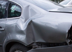 Хулиган повредил машину инвалида второй группы возле здания администрации Новочеркасска