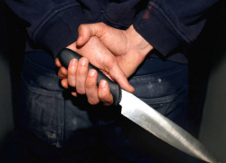 Под угрозой ножа двое пассажиров отобрали машину у таксистки под Новочеркасском