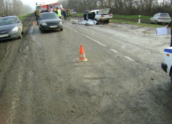 На трассе Новочеркасск - Каменоломни при лобовом столкновении погибли 2 человека, 2 пострадали