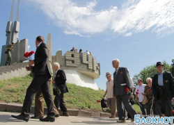 В День памяти и скорби в Новочеркасске возложили цветы к памятникам, посвященным ВОВ