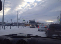 Ночной снегопад стал причиной многокилометровых пробок в Новочеркасске