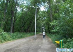 Новочеркасские депутаты в сопровождении активистов осмотрели благоустройство рощи