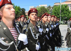 Новочеркасск отметил День Победы под флагами СССР, с портретами дедов и прадедов и с кашей из полевой кухни