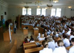 Новочеркасск нуждается более чем в ста медиках