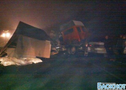 На трассе под Новочеркасском фура столкнулась с двумя легковушками: пострадали четверо