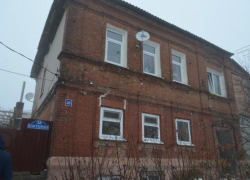 Под тяжестью снега у дома обрушилась кровля