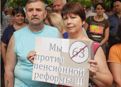 Более 1300 подписей против пенсионной реформы собрали на митинге в Новочеркасске