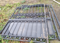 Новочеркасцы умыкнули ворота и сдали их на металлолом 