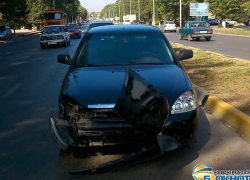 В Новочеркасске пьяный водитель «Приоры» вытолкнул микроавтобус «Фольксваген» на встречную полосу