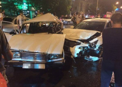 В ночном ДТП спасателям Новочеркасска пришлось «вырезать» водителя ВАЗ-2107 из салона