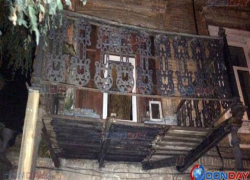 Измученный временем балкон многоквартирного дома обвалился в Новочерскасске 