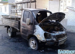 В Новочеркасске сгорела «Газель» оконной компании, припаркованная возле жилого дома