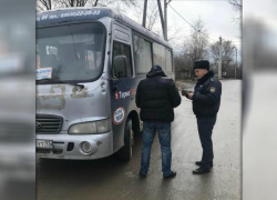 В Новочеркасске водители автобусных маршрутов № 52 и № 53 систематически игнорируют конечные остановки 