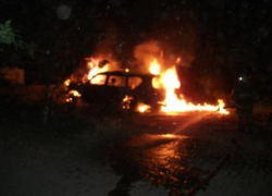 Неизвестные сожгли внедорожник новочеркасского предпринимателя
