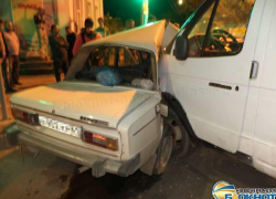 В Новочеркасске по записи видеорегистратора выяснили, что протаранившая ВАЗ-2106 «Газель» выехала на красный свет