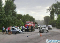 В Новочеркасске на улице Гагарина в ДТП пострадали 4 человека (ВИДЕО)