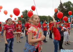 В Новочеркасске на День России спели хором гимн страны