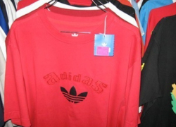 Житель Липецка торговал в Новочеркасске поддельной одеждой «Адидас»