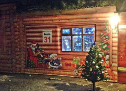 В Новочеркасске в детском парке открылась избушка Деда Мороза