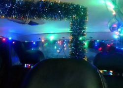 В Новочеркасске таксист украсил свою машину к Новому году 