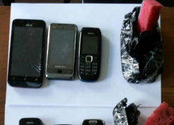 Телефоны и бутылку с алкоголем хотели перебросить в новочеркасскую колонию